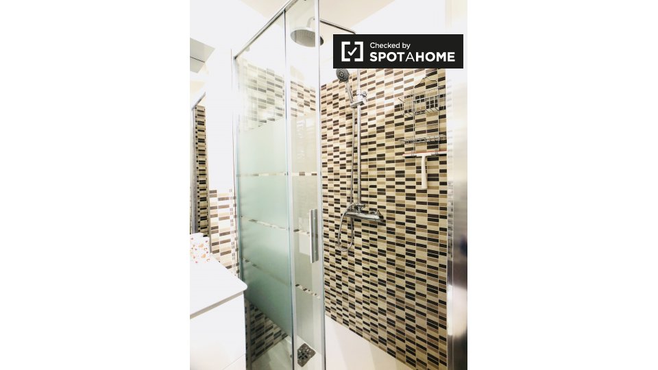 Immagine 5 di Camera condivisa in affitto  in Via Valdarno a Roma