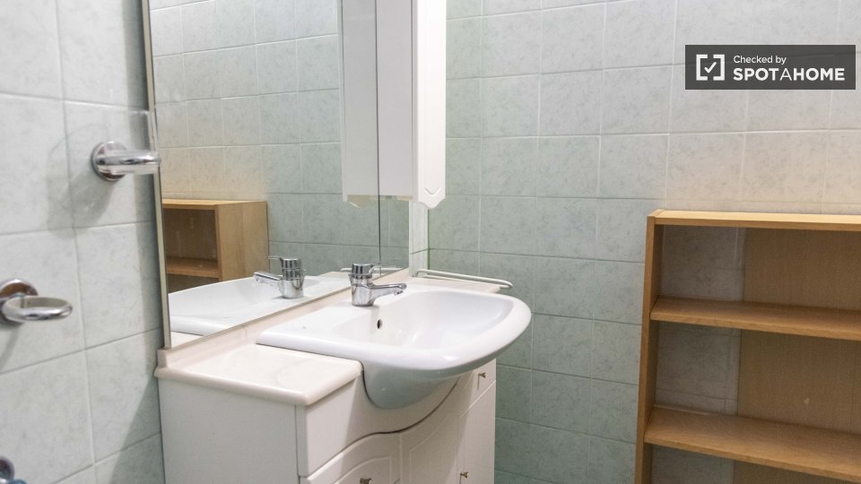 Immagine 13 di Appartamento in affitto  in Piazza Ragusa a Roma