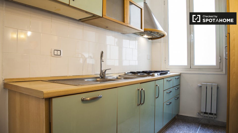 Immagine 7 di Camera condivisa in affitto  in Via Nemorense, 00198 Roma RM, Italy a Roma