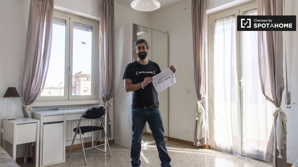 Immagine 15 di Camera condivisa in affitto  in Via Portuense a Roma