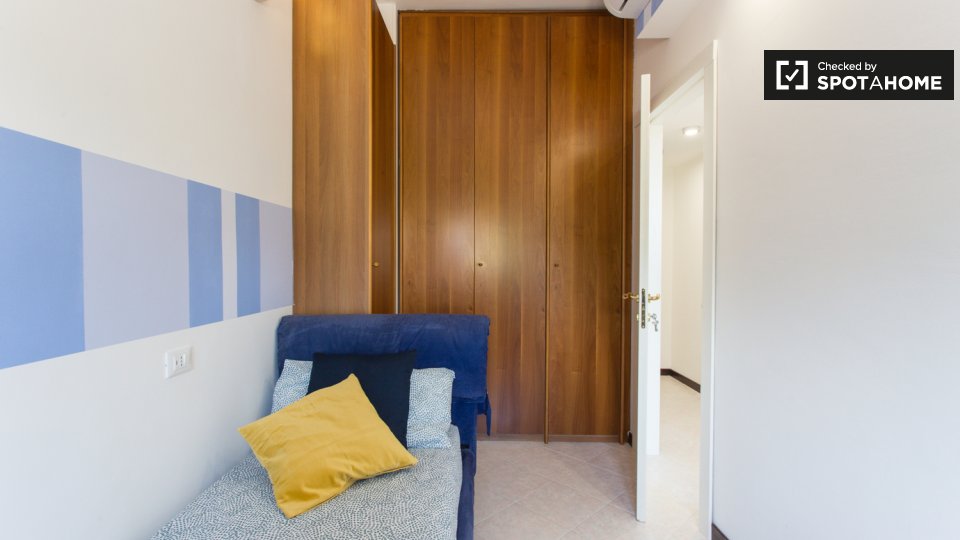 Immagine 3 di Camera condivisa in affitto  in Via Domenico Veneziano a Milano