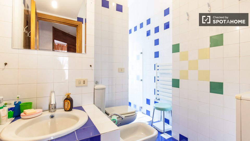 Immagine 9 di Camera condivisa in affitto  in Via Corinto a Roma