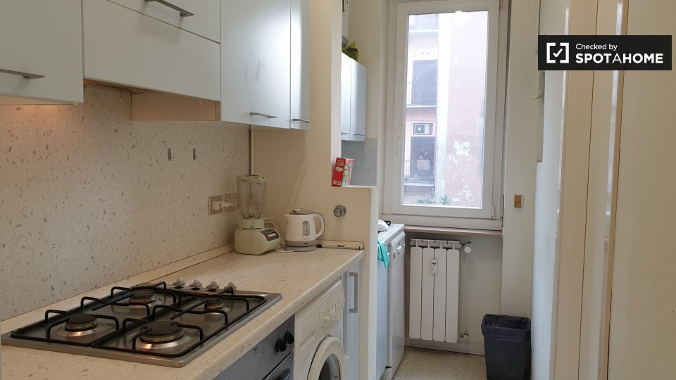 Immagine 17 di Camera condivisa in affitto  in Via Gentilino a Milano