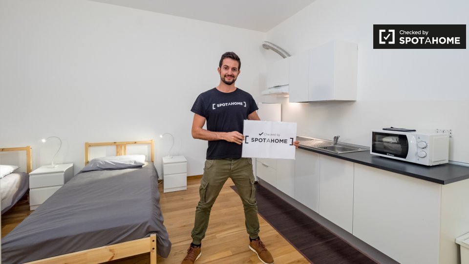 Immagine 8 di Ufficio in affitto  in Via Enrico Cosenz a Milano