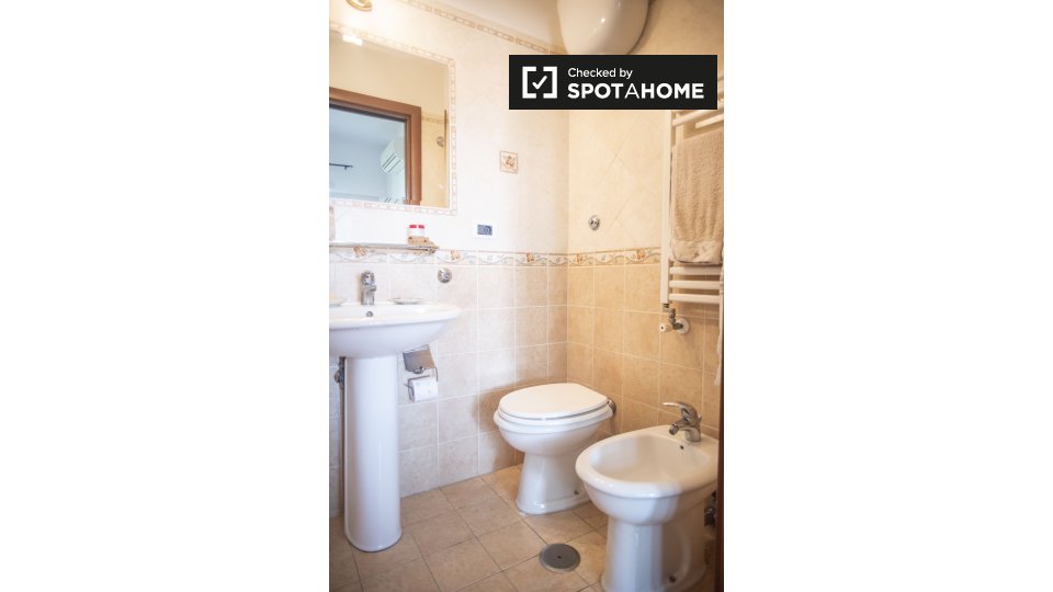 Immagine 19 di Camera condivisa in affitto  in Via Francesco Vettori a Roma