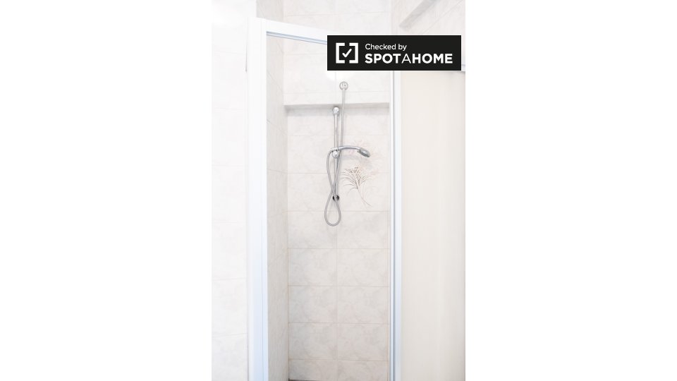 Immagine 10 di Camera condivisa in affitto  in Via Gregorio VII a Roma