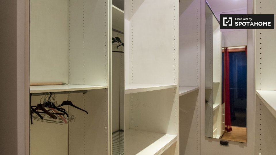 Immagine 6 di Camera condivisa in affitto  in Via Tigrè a Roma