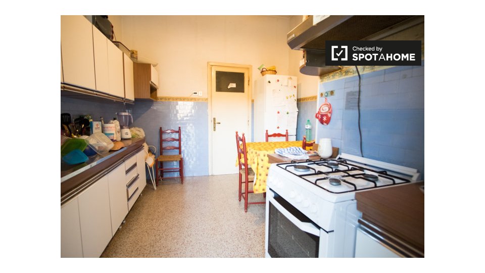 Immagine 13 di Camera condivisa in affitto  in Piazza San Giovanni Bosco a Roma