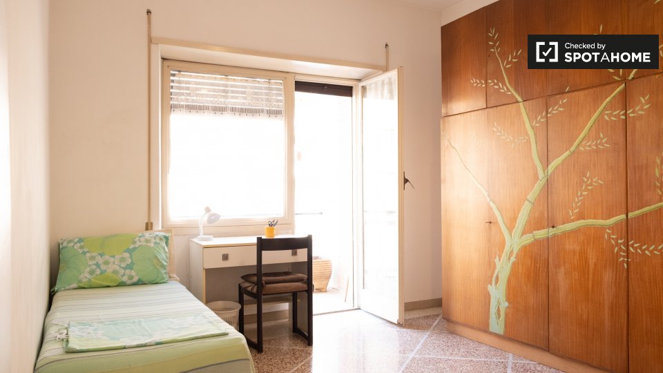 Immagine 13 di Camera condivisa in affitto  in Via Gabriello Chiabrera a Roma