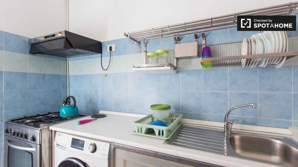 Immagine 8 di Camera condivisa in affitto  in Viale Campania a Milano