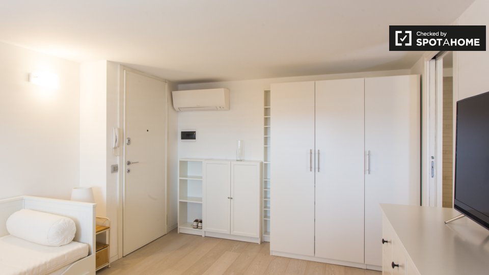 Immagine 5 di Ufficio in affitto  in Viale S. Gimignano, 20146 Milano MI, Italy a Milano