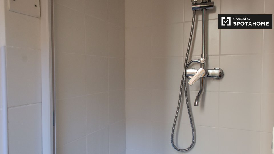 Immagine 7 di Camera condivisa in affitto  in Circonvallazione Nomentana a Roma