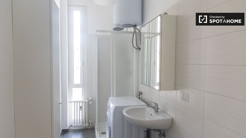 Immagine 15 di Camera condivisa in affitto  in Viale Etiopia a Roma