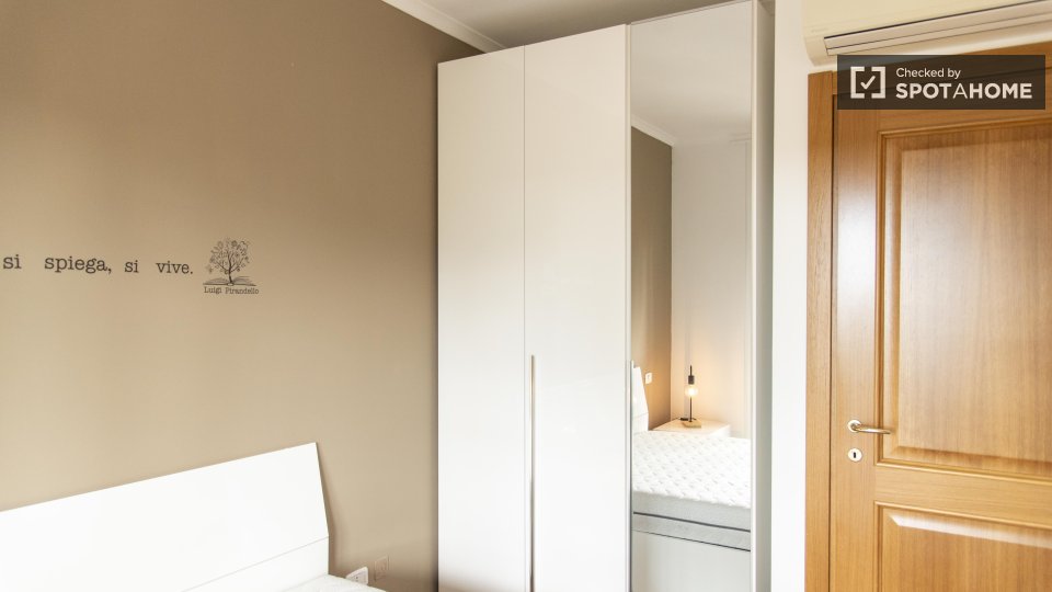 Immagine 8 di Appartamento in affitto  in Via Saronno a Roma