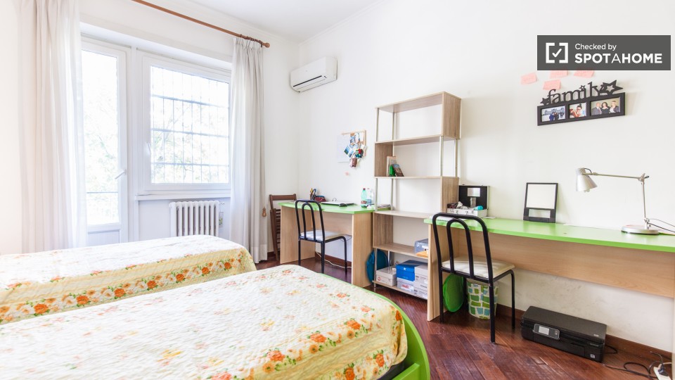 Immagine 8 di Camera condivisa in affitto  in Piazza Augusto Albini a Roma