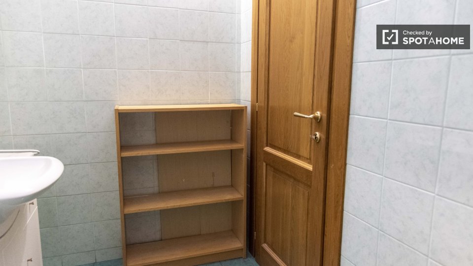 Immagine 12 di Appartamento in affitto  in Piazza Ragusa a Roma