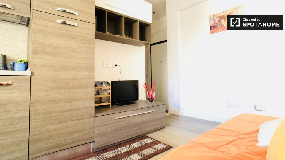 Immagine 9 di Camera condivisa in affitto  in Via Valdarno a Roma