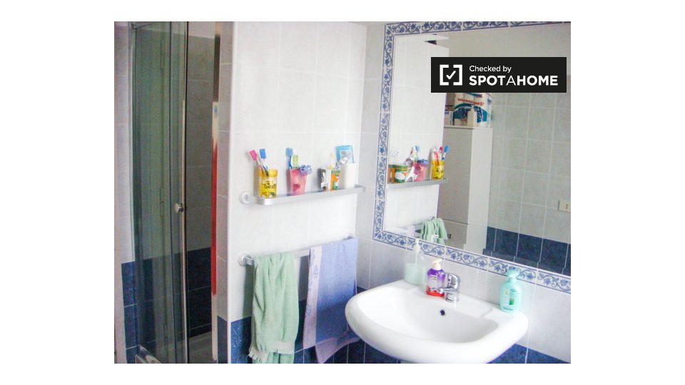 Immagine 15 di Camera condivisa in affitto  in Piazza San Giovanni Bosco a Roma