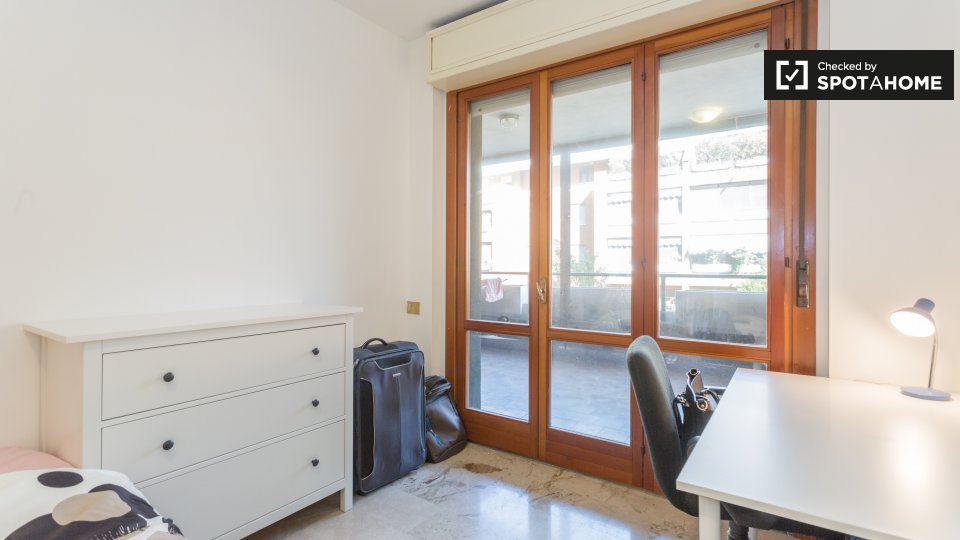 Immagine 4 di Camera condivisa in affitto  in Via Nicola Romeo a Milano