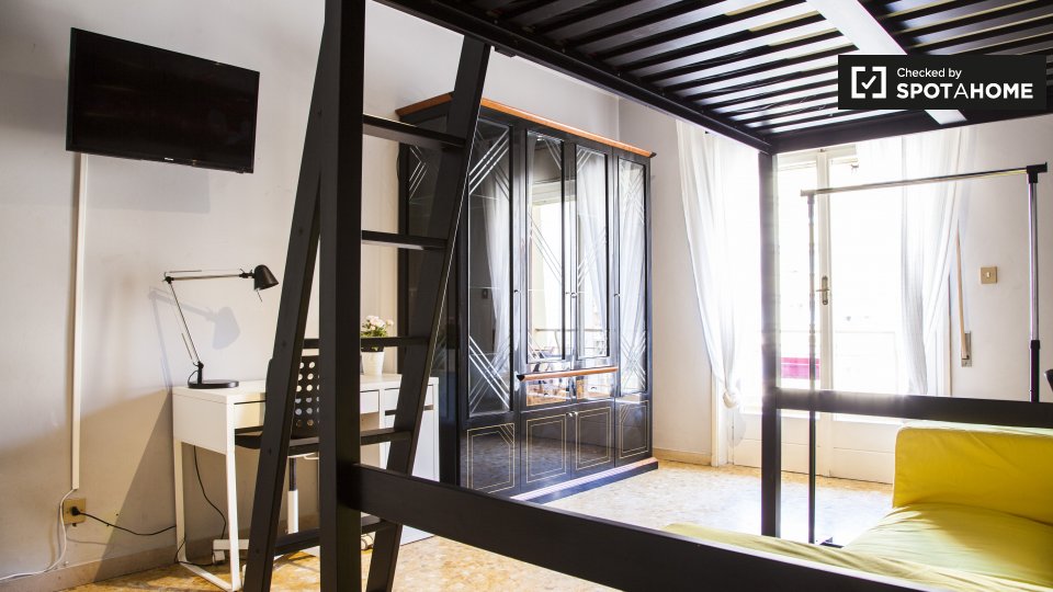 Immagine 1 di Camera condivisa in affitto  in Via Tiburtina a Roma