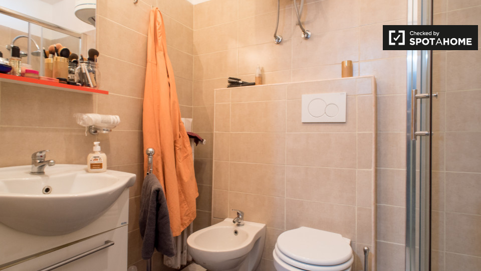 Immagine 14 di Camera condivisa in affitto  in Via Casilina a Roma