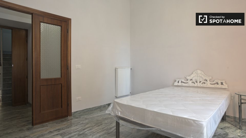 Immagine 11 di Camera condivisa in affitto  in Via Annibal Caro a Roma