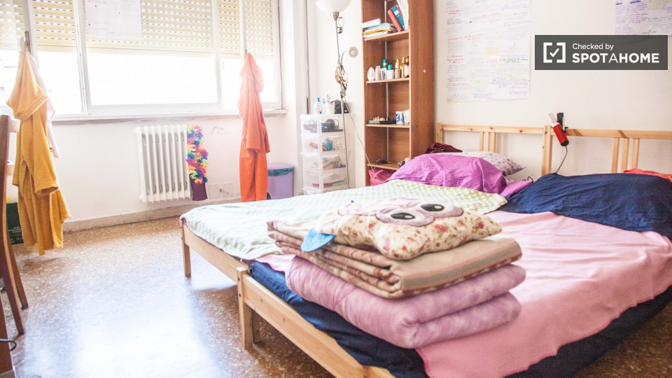 Immagine 6 di Camera condivisa in affitto  in Via Tuscolana a Roma