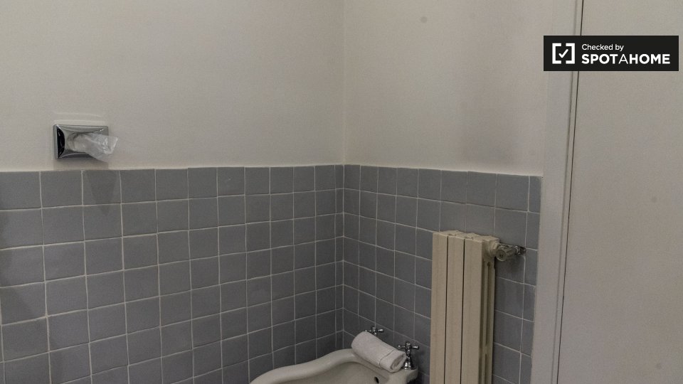 Immagine 15 di Appartamento in affitto  in Via del Pavone a Roma