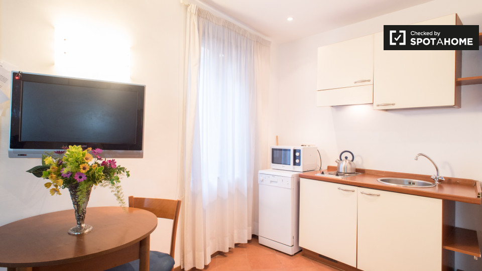 Immagine 4 di Ufficio in affitto  in Via Zucchelli a Roma