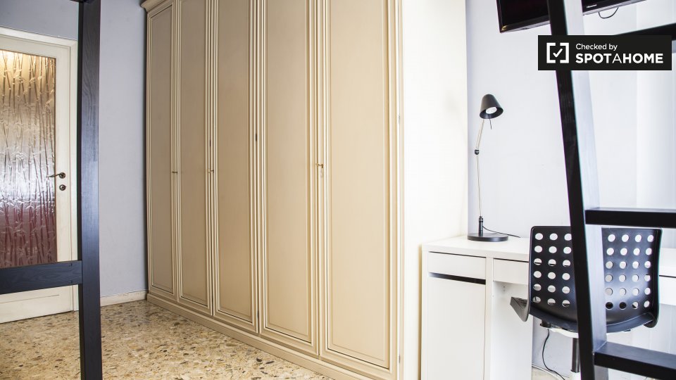 Immagine 3 di Camera condivisa in affitto  in Via Tiburtina a Roma