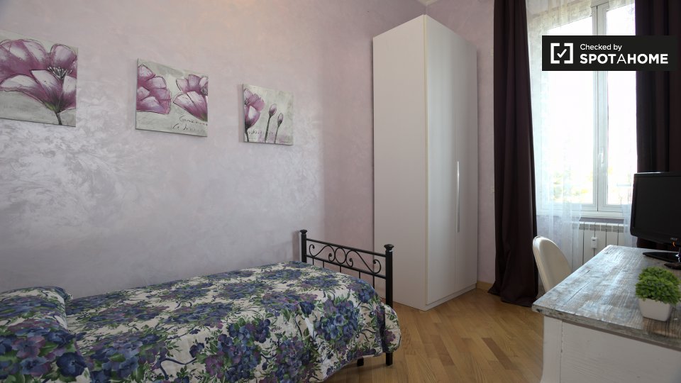 Immagine 16 di Camera condivisa in affitto  in Via Monselice a Roma