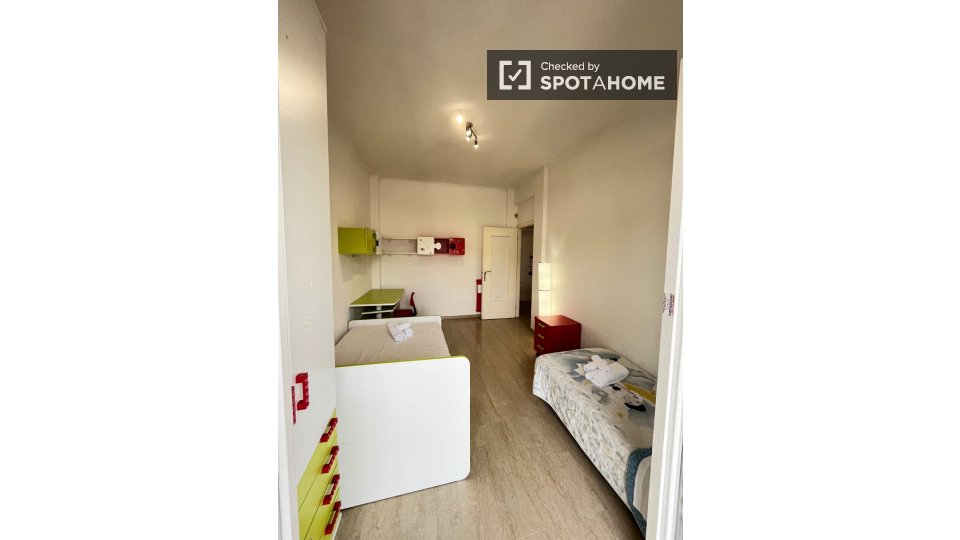 Immagine 2 di Camera condivisa in affitto  in Via Carmelo Onorato a Genova