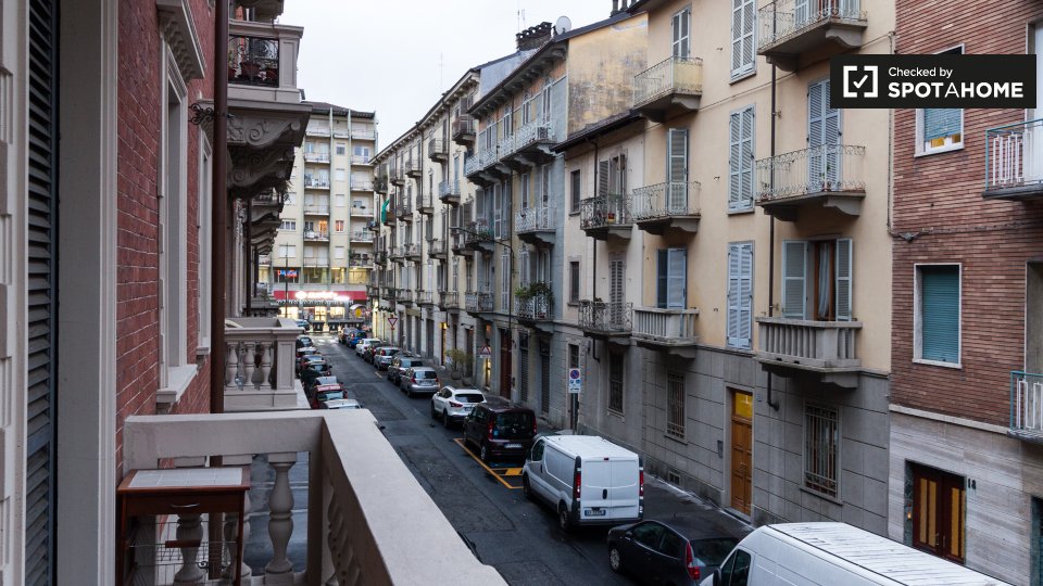 Immagine 13 di Camera condivisa in affitto  in Via Rossana a Torino