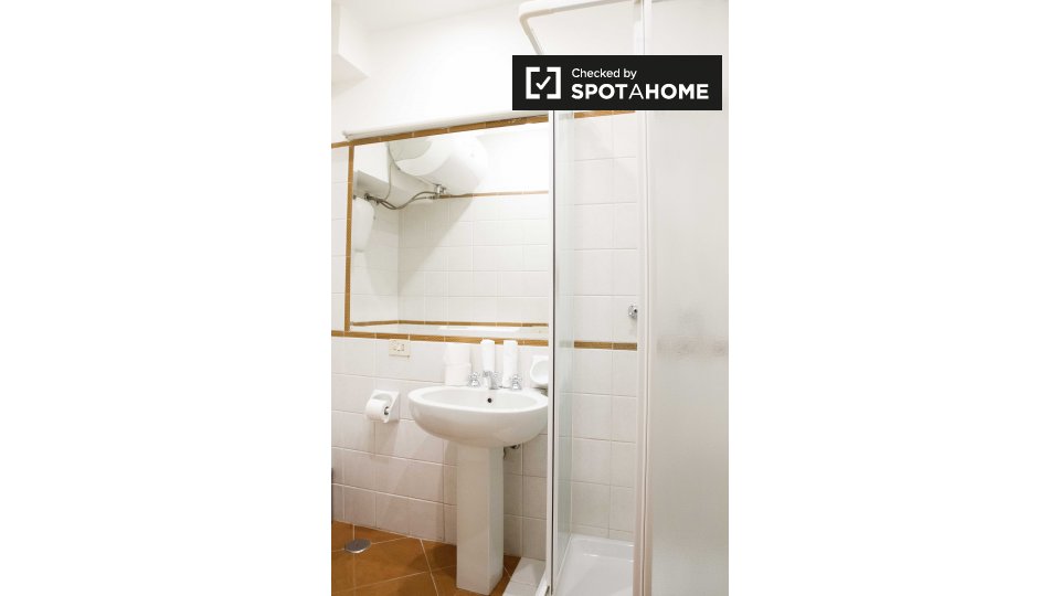 Immagine 9 di Ufficio in affitto  in Via Zucchelli a Roma