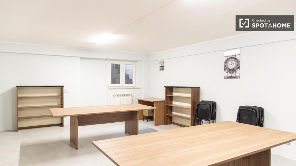 Immagine 14 di Camera condivisa in affitto  in Via di Carcaricola a Roma