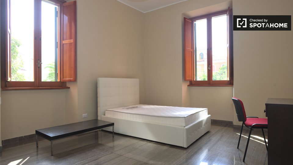 Immagine 1 di Camera condivisa in affitto  in Via Annibal Caro a Roma