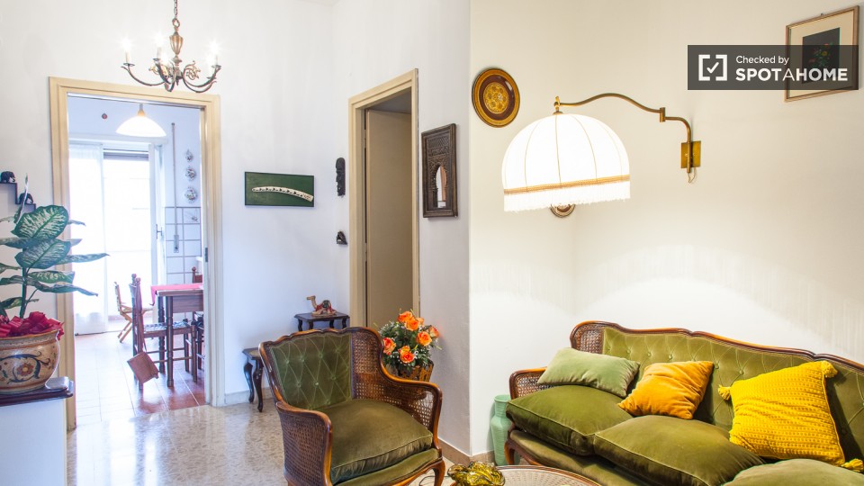 Immagine 5 di Camera condivisa in affitto  in Via Val Padana a Roma