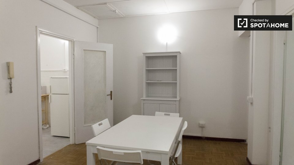 Immagine 8 di Camera condivisa in affitto  in Via Paola Falconieri a Roma