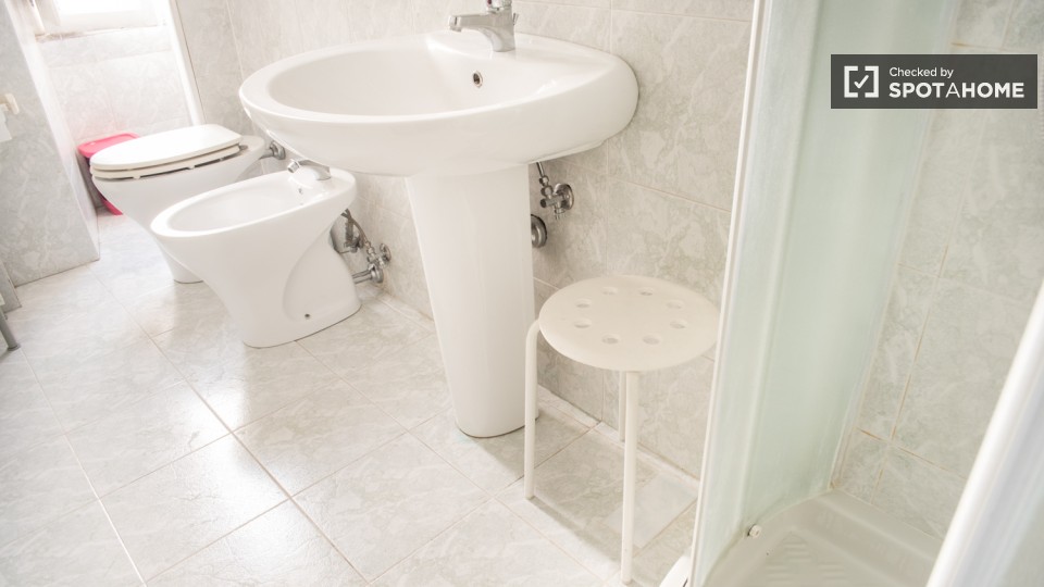 Immagine 17 di Camera condivisa in affitto  in Via Salaria a Roma