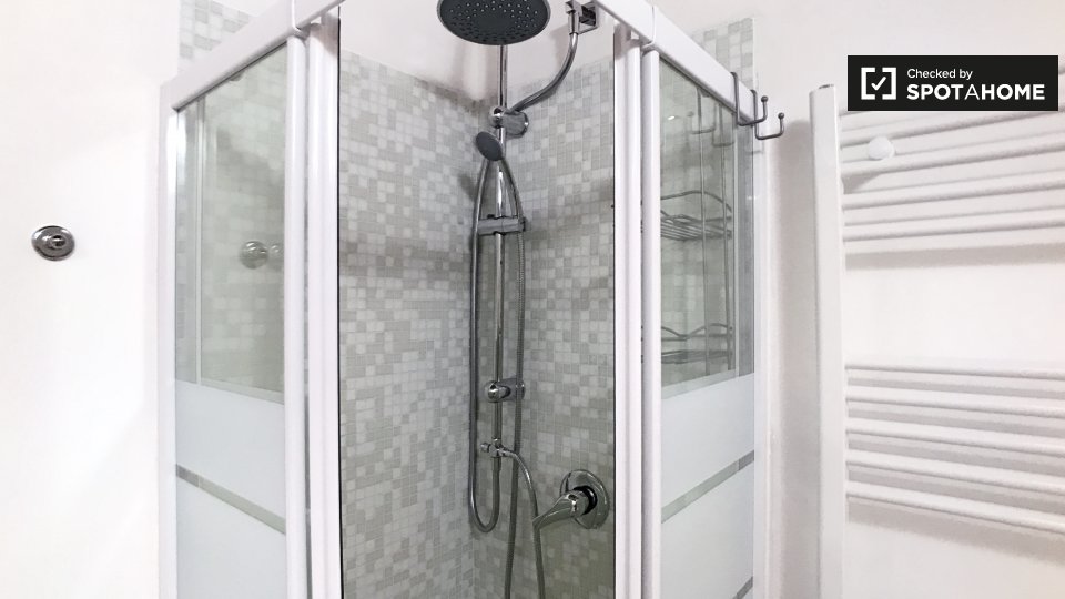 Immagine 17 di Appartamento in affitto  in Viale Certosa, 20151 Milano MI, Italy a Milano