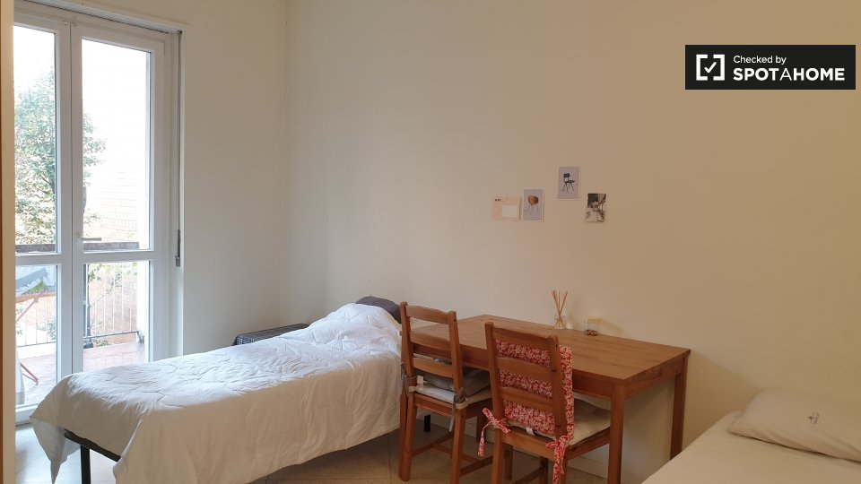 Immagine 8 di Camera condivisa in affitto  in Via Gentilino a Milano