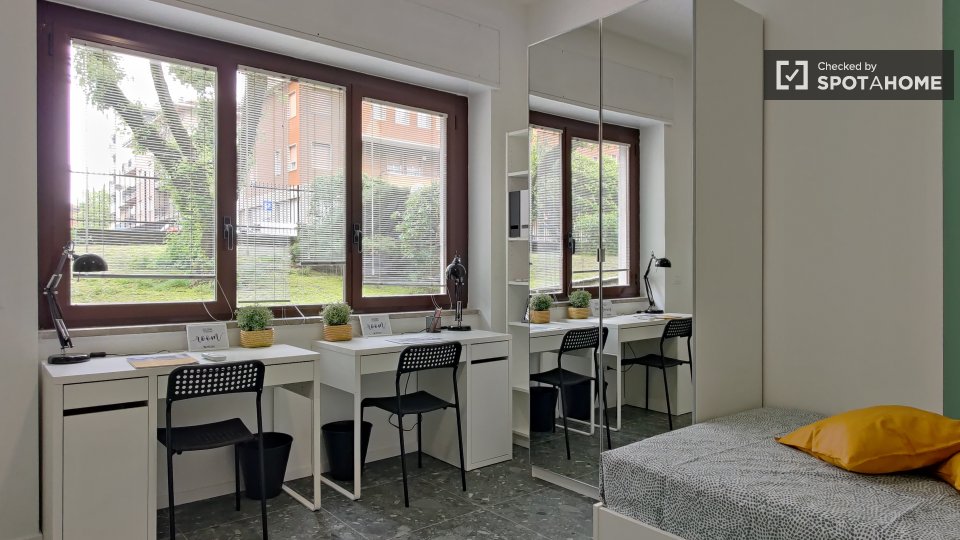 Immagine 17 di Camera condivisa in affitto  in Via Monte S. Genesio a Milano