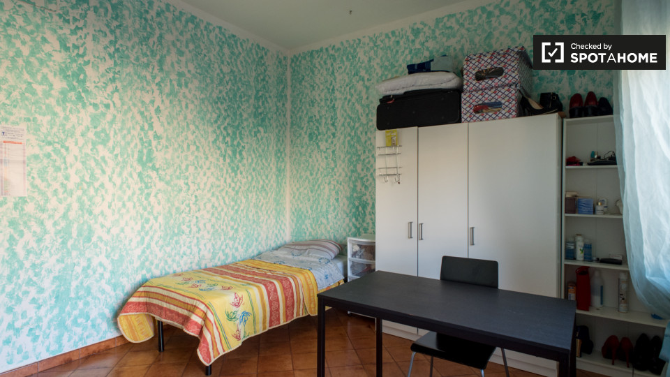 Immagine 15 di Camera condivisa in affitto  in Viale Bruno Rizzieri a Roma