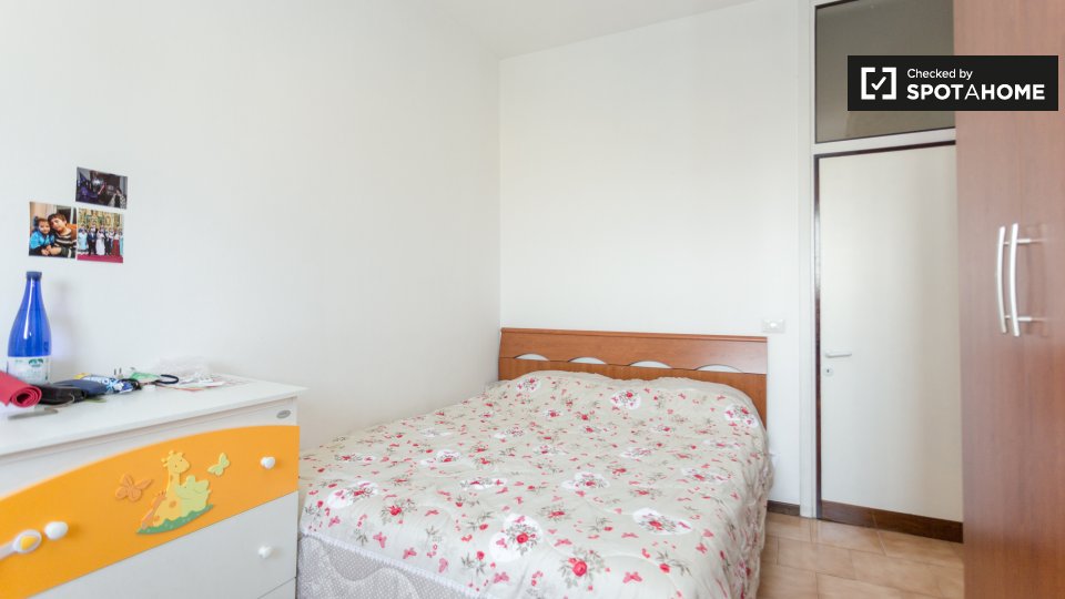 Immagine 2 di Camera condivisa in affitto  in Via Michele Saponaro a Milano