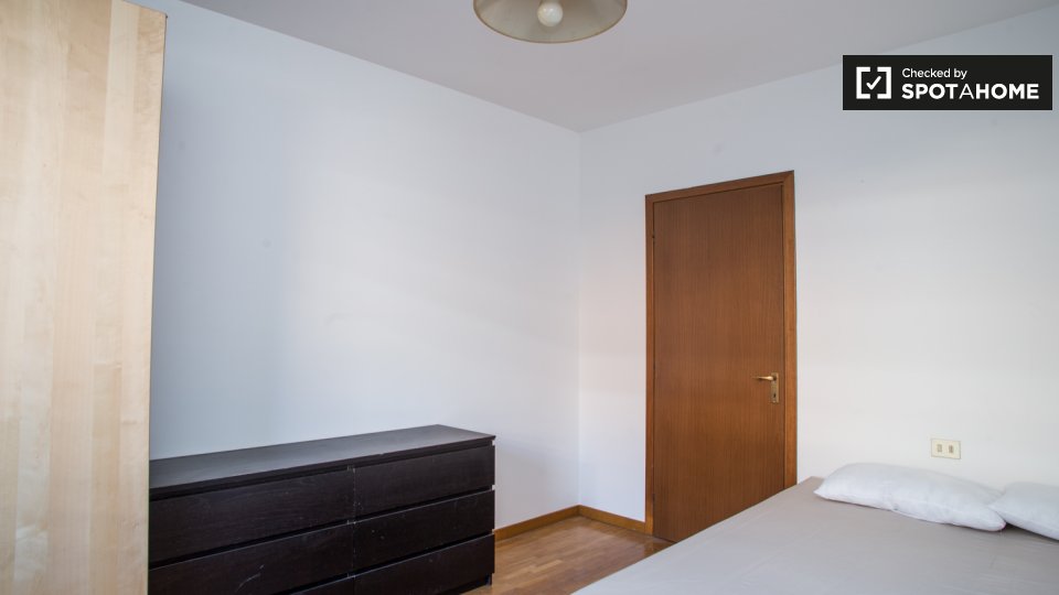 Immagine 2 di Camera condivisa in affitto  in Via Nicola Romeo a Milano