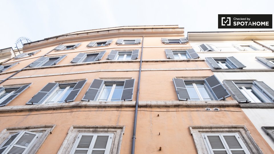 Immagine 18 di Ufficio in affitto  in Via del Banco di Santo Spirito a Roma