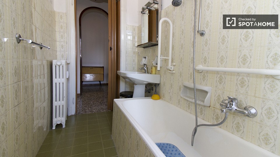 Immagine 18 di Camera condivisa in affitto  in Viale Jenner a Milano