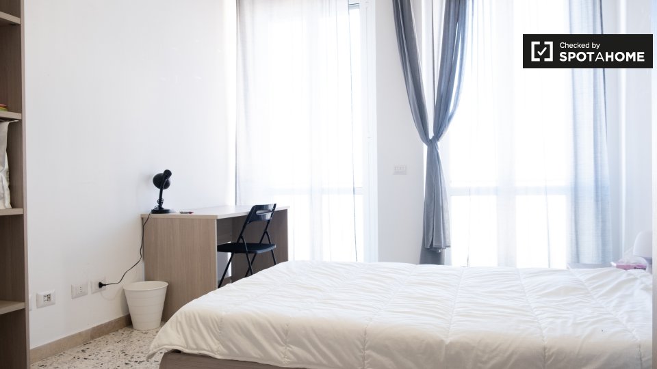 Immagine 19 di Camera condivisa in affitto  in Viale dei Salesiani a Roma