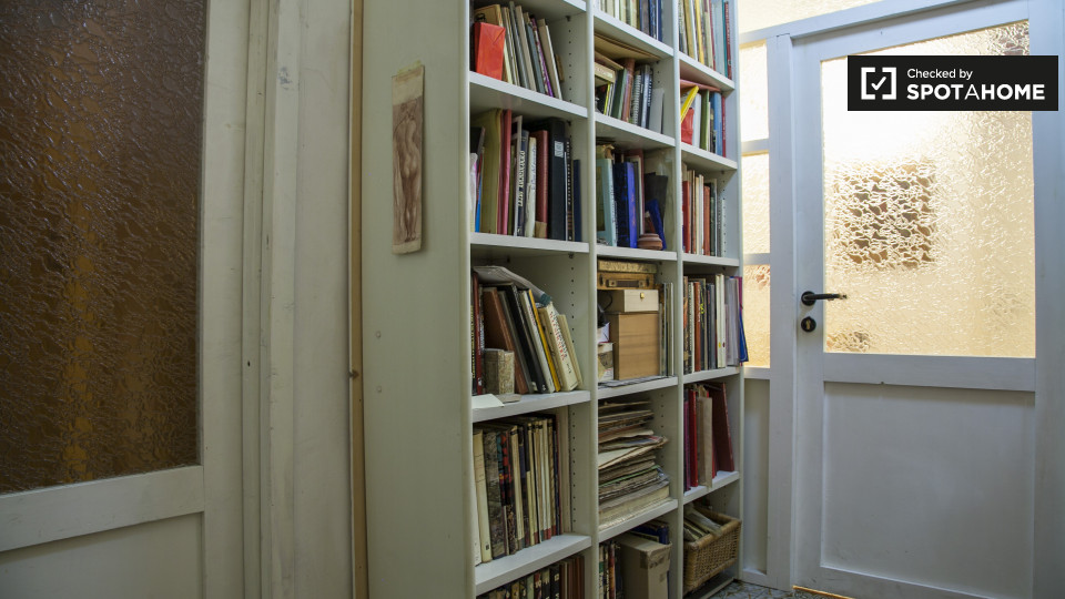 Immagine 10 di Ufficio in affitto  in Via del Boschetto a Roma