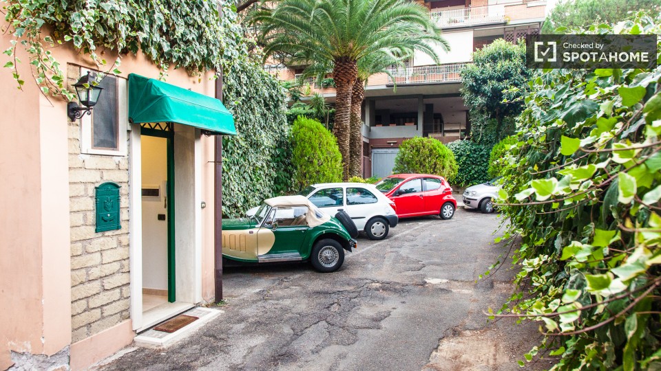 Immagine 9 di Appartamento in affitto  in Via della Pisana a Roma